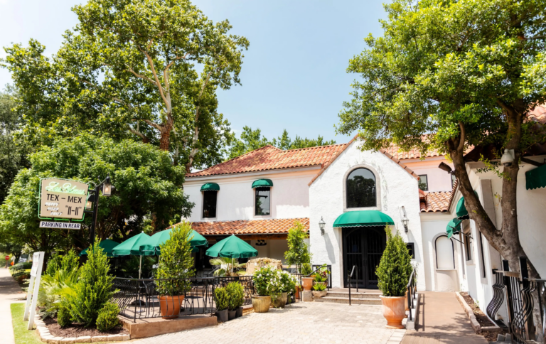 Exterior photo of Las Palmas restaurant